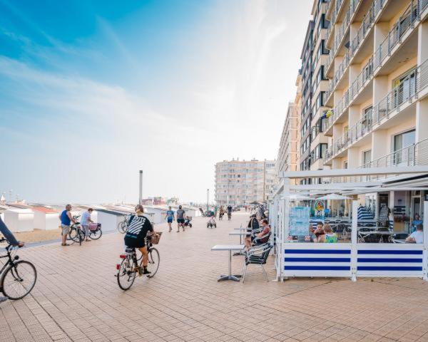 2 Slaapkamer Appartement Op De Zeedijk Van Oostende. 外观 照片