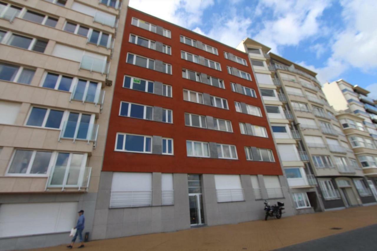 2 Slaapkamer Appartement Op De Zeedijk Van Oostende. 外观 照片